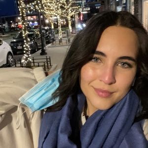 Meet your Posher, Daniela